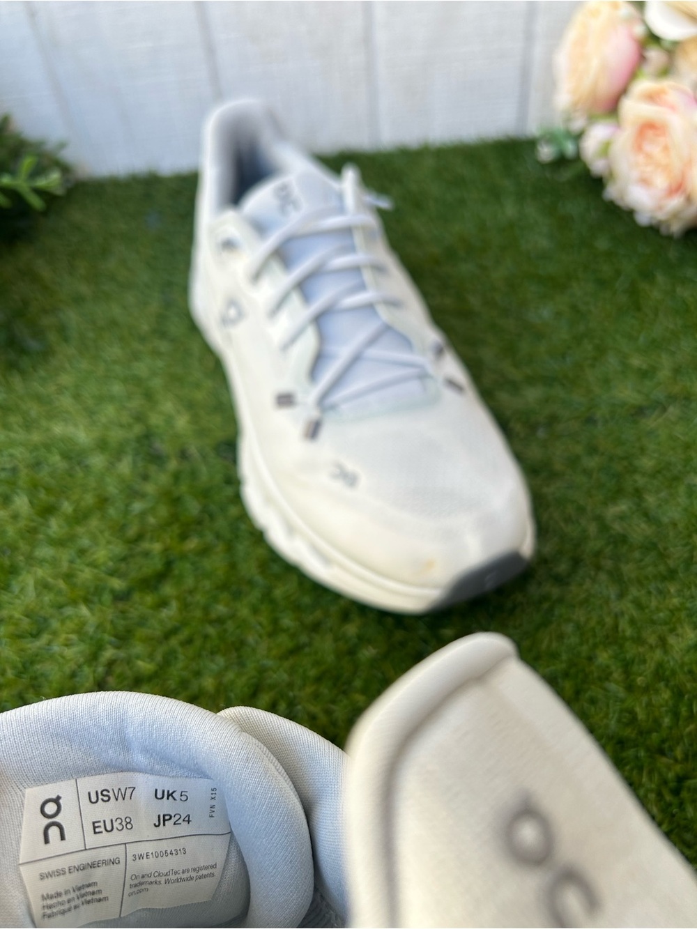 On Running CLOUDTILT
Women RUNNING SHOES Color: Glacier/Ice
Size 7 gently used - Picture 14 of 16